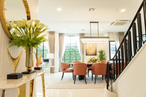 House in Bangkok, Thailand 4 bedrooms № 181248 - photo 9