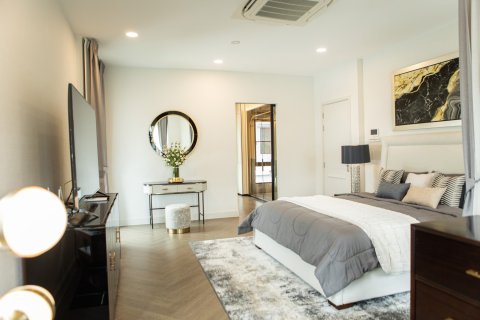 House in Bangkok, Thailand 4 bedrooms № 181248 - photo 16