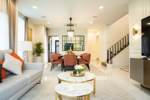 House in Bangkok, Thailand 4 bedrooms № 181248 - photo 12