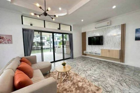 Maison à Sattahip, Thaïlande 4 chambres № 172984 - photo 2