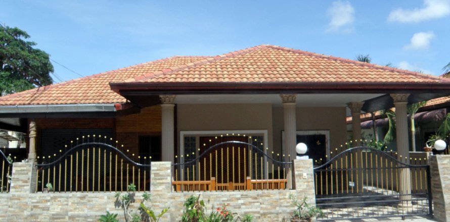 House in Pattaya, Thailand 3 bedrooms № 204558
