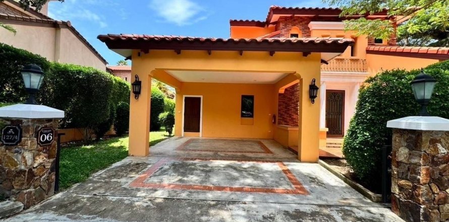 House in Pattaya, Thailand 3 bedrooms № 140187