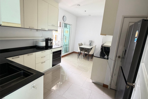 Condo in Bangkok, Thailand, 5 bedrooms № 189884