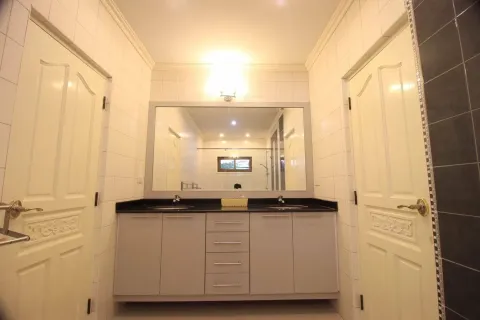 Villa in Hua Hin, Thailand 4 bedrooms № 153678 - photo 12