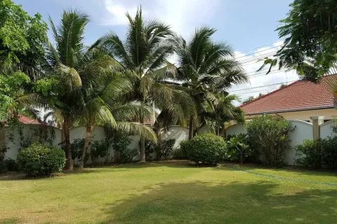 Villa in Hua Hin, Thailand 4 bedrooms № 153678 - photo 16