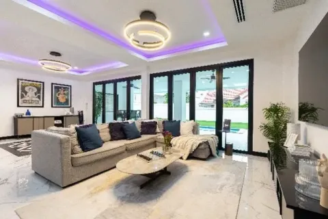 Casa de 5 dormitorios en Jomtien Beach, Pattaya, Tailandia № 210527 - foto 7