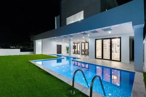 Casa de 5 dormitorios en Jomtien Beach, Pattaya, Tailandia № 210527 - foto 2