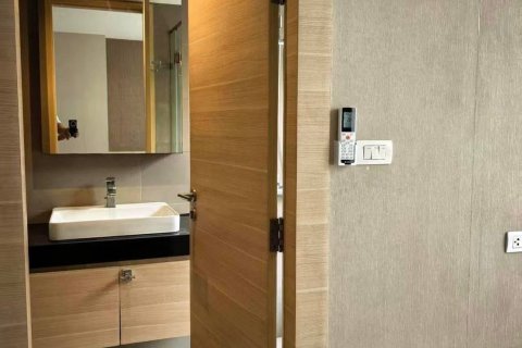 Condo in Bang Rak, Bangkok, Thailand, 2 bedrooms № 135679 - photo 3