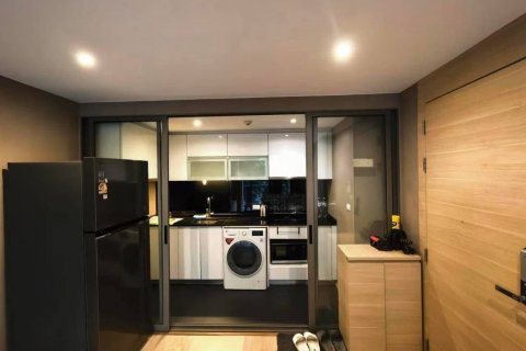 Condo in Bang Rak, Bangkok, Thailand, 2 bedrooms № 135679 - photo 9