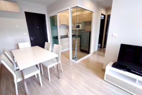 Кондоминиум с 2 спальнями в Кханнаяу, Бангкок, Таиланд № 173187 - фото 2