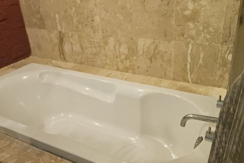 Condo in Phuket, Thailand, 2 bedrooms  № 173186 - photo 10