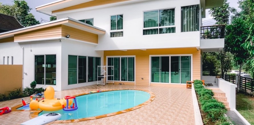 House in Chiang Mai, Thailand 4 bedrooms № 137442