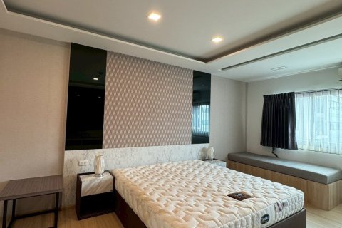 Кондоминиум с 3 спальнями в Самутпракане, Таиланд № 151260 - фото 8