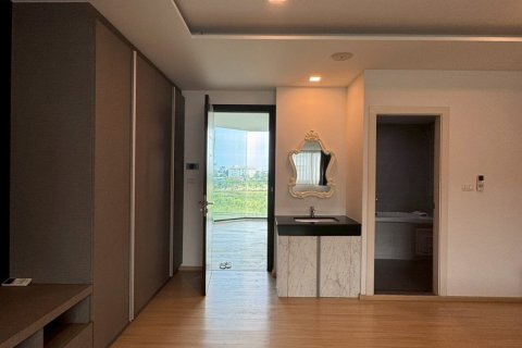 Кондоминиум с 3 спальнями в Самутпракане, Таиланд № 151260 - фото 2