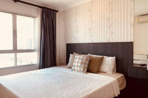 Condo in Huai Khwang, Bangkok, Thailand, 1 bedroom № 200694 - photo 2