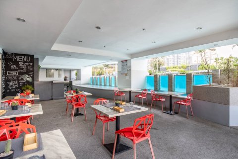 Condo in Bangkok, Thailand, 3 bedrooms  № 180523 - photo 14