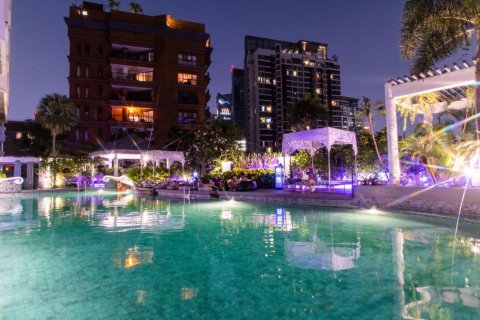 Condo in Bangkok, Thailand, 3 bedrooms  № 180523 - photo 27