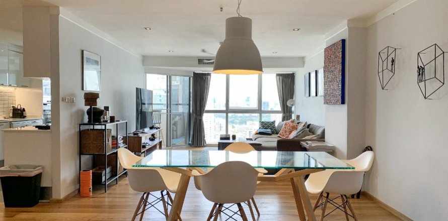Condo in Bangkok, Thailand, 3 bedrooms  № 180523