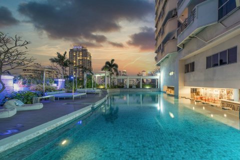 Condo in Bangkok, Thailand, 3 bedrooms  № 180523 - photo 24