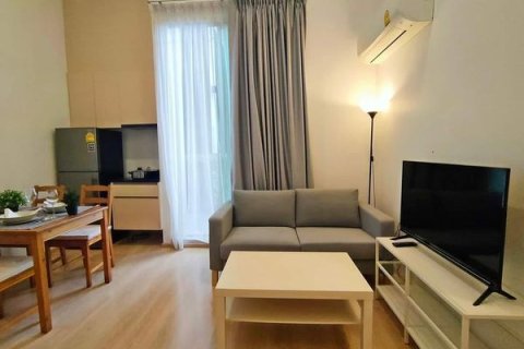 Condo à Huai Khwang, Bangkok, Thaïlande, 2 chambres  № 172161