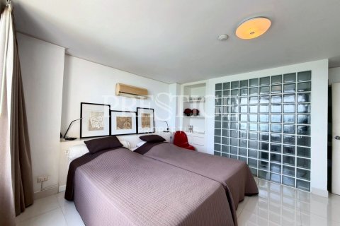 Condo in Pattaya, Thailand, 3 bedrooms № 202380 - photo 12