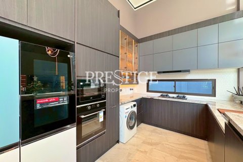 House in Pattaya, Thailand 3 bedrooms № 197557 - photo 13