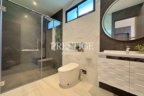 House in Pattaya, Thailand 3 bedrooms № 197557 - photo 18