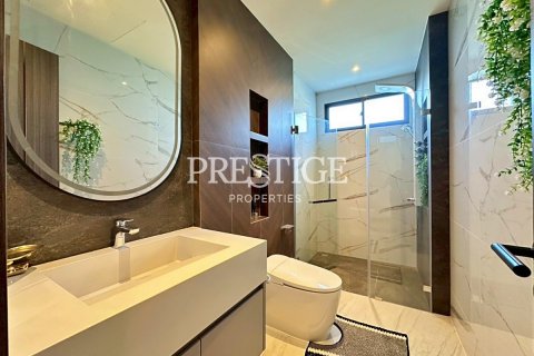 House in Pattaya, Thailand 3 bedrooms № 197557 - photo 25
