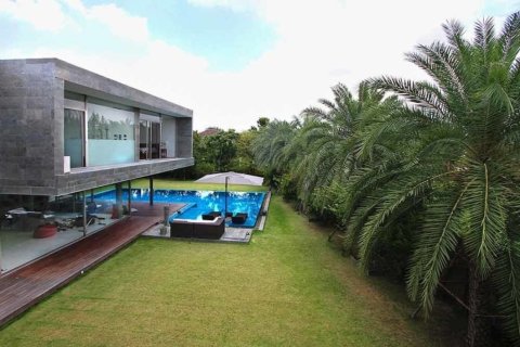 House in Bangkok, Thailand 6 bedrooms № 180948