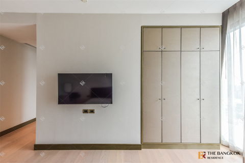 Condo in Bangkok, Thailand, 3 bedrooms № 202373 - photo 6