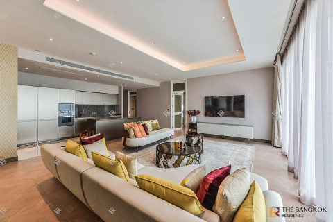 Condo in Bangkok, Thailand, 3 bedrooms № 202373 - photo 1