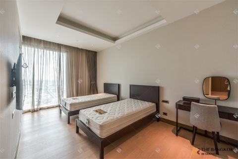 Condo in Bangkok, Thailand, 3 bedrooms № 202373 - photo 9