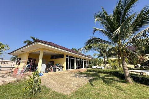 Villa in Hua Hin, Thailand 6 bedrooms № 139928 - photo 27