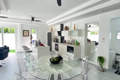 Вилла в Раваи, Таиланд с 5 спальнями  № 133822 - фото 2