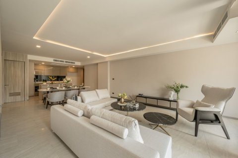 Condo in Bangkok, Thailand, 3 bedrooms  № 133823 - photo 1