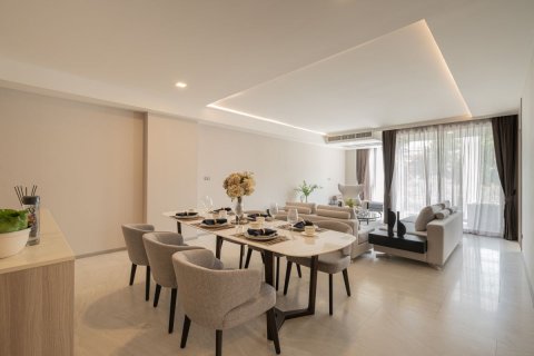 Condo in Bangkok, Thailand, 3 bedrooms  № 133823 - photo 3
