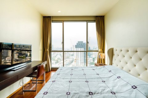 Condo in Bangkok, Thailand, 2 bedrooms  № 133824 - photo 23
