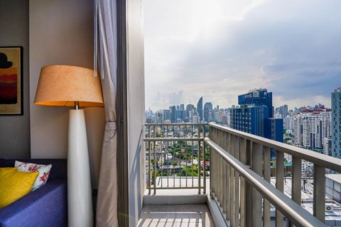 Condo in Bangkok, Thailand, 2 bedrooms  № 133824 - photo 10