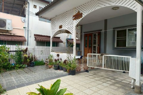 House in Chiang Mai, Thailand 5 bedrooms № 154688 - photo 1