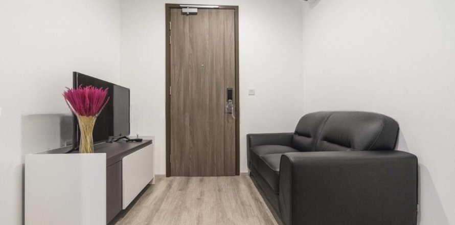 Studio in the Condo in Huai Khwang, Bangkok, Thailand № 150321