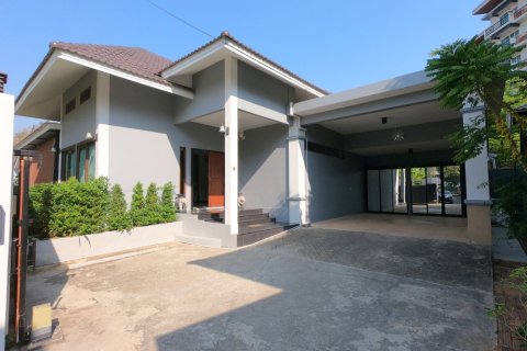 Maison à Chiang Mai, Thaïlande 4 chambres № 200447
