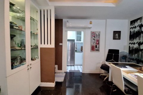 Townhouse in Udon Thani, Thailand 4 bedrooms № 152958 - photo 9