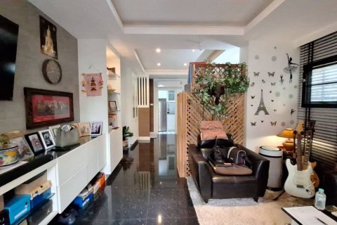 Townhouse in Udon Thani, Thailand 4 bedrooms № 152958 - photo 8