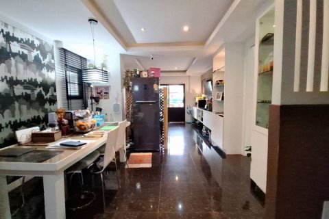 Townhouse in Udon Thani, Thailand 4 bedrooms № 152958 - photo 25