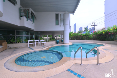 Condo in Bangkok, Thailand, 3 bedrooms  № 186711 - photo 9