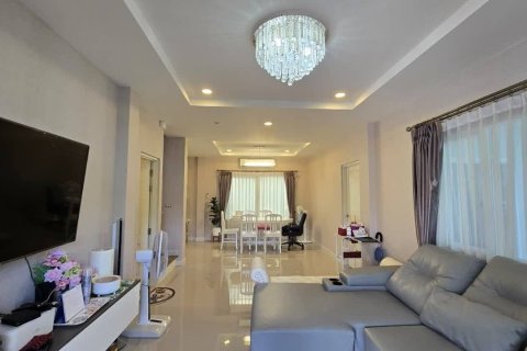 House in Bang Yai, Thailand 4 bedrooms № 170685 - photo 2