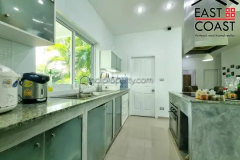 Casa de 3 dormitorios en Pattaya, Tailandia № 213754 - foto 6