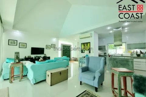 Casa de 3 dormitorios en Pattaya, Tailandia № 213754 - foto 4
