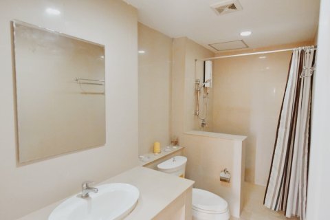 Condo in Khlong Toei, Bangkok, Thailand, 2 bedrooms  № 159196 - photo 8