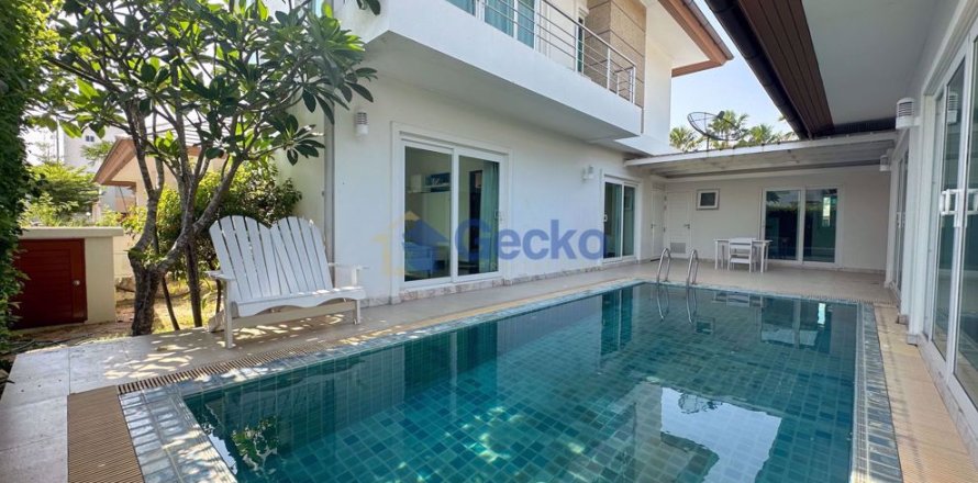 House in Pattaya, Thailand 3 bedrooms № 196670